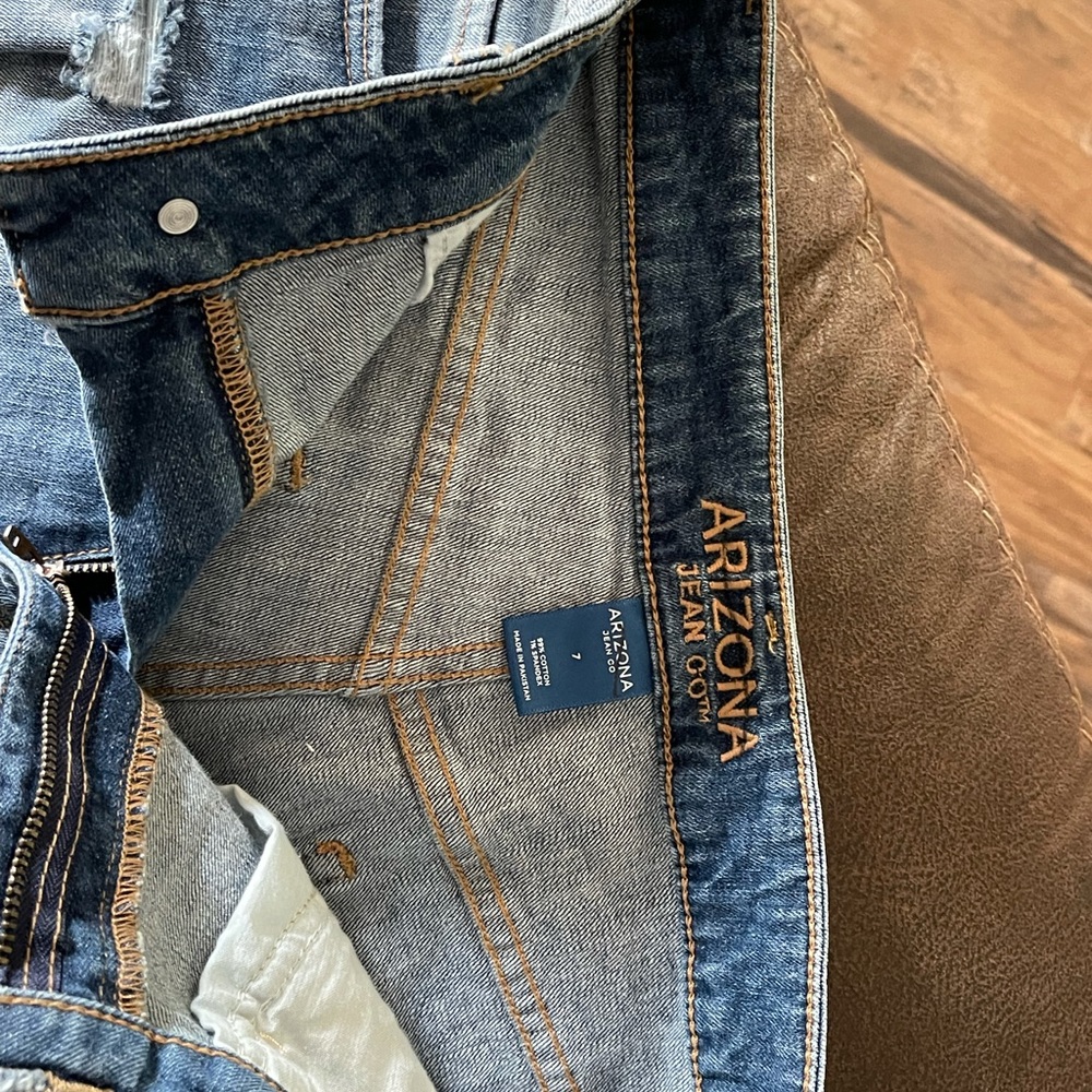 Arizona High Rise Shorts - Picture 3 of 3